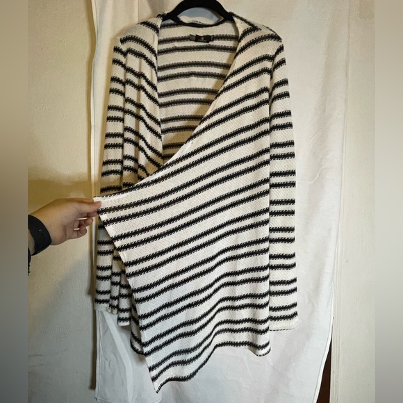 VOLCOM Black and White Striped Open Flyaway Cardigan Front Hi-Low Size XS - Picture 5 of 9